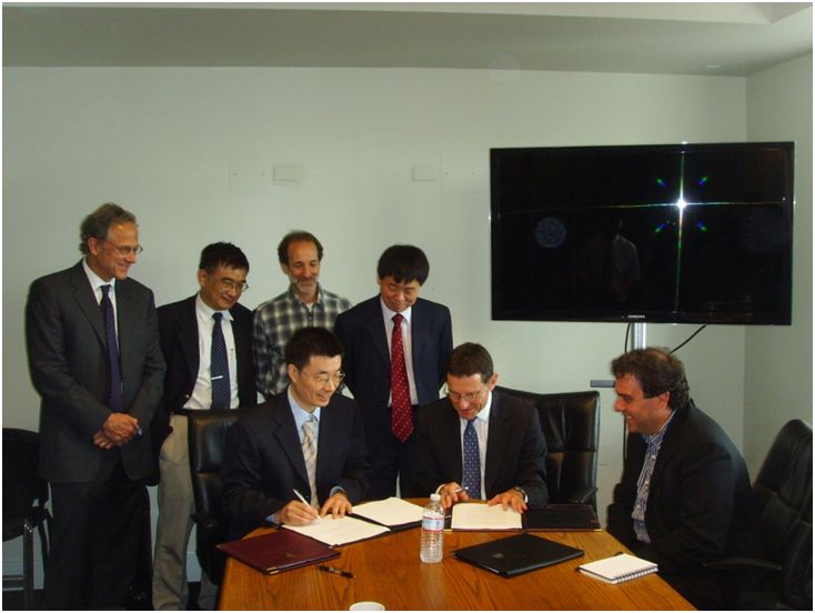 北京基因组研究所代表王前飞与Marcelo Nobrega实验室和Kevin White实验室分别签署双边科学合作协议